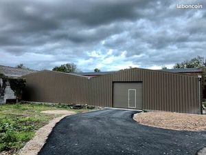 BOXS et stationnements spécifiques camping car dans BERNAY