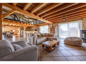 Annonce vente maison 7 pièces de 233m2 à Melle (79500) - ParuVendu.fr ref 992783704004