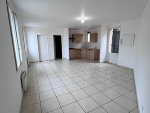 Location appartement 2 pièces 47 m² à Saint-Paul-Trois-Châteaux (26130)