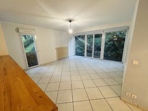 APPARTEMENT AVEC GARAGE ET CAVE