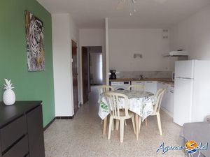 Appartement T2 traversant en rez-de-chaussée avec terrasses et