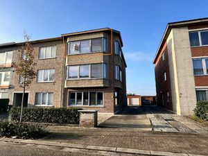 Appartement (2eV) met terras en garage