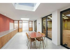 Stijlvol kantoor met veelzijdig magazijn in Sint-Niklaas