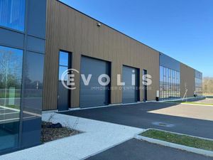 A louer à Ambérieux 3198m2 de locaux d'activités divisibles