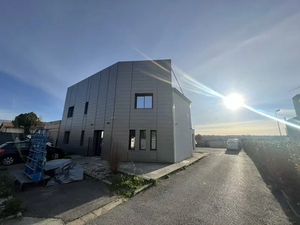 Activités et Bureaux A LOUER