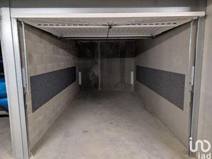 Location Parking/garage/box 13 m²