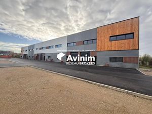 Ensemble de trois cellules modulables (1 260 m²) à louer au se