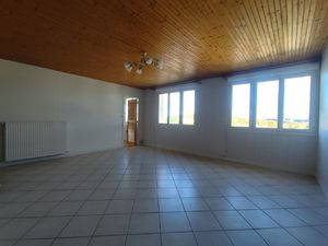 Location Appartement 3 pièces 85m² SABLE SUR SARTHE 72300