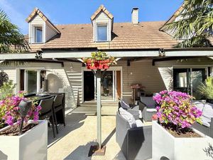 Maison familiale à 10min du centre ville - 5 chambres  jardin et garage  520 m2 de...