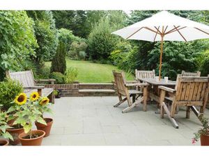 Tres Beau T2 Avec Sa Terrasse Et Son Jardin