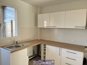 APPARTEMENT DE TYPE 3 SITUE A LA GARDE DANS UNE COPROPRIETE