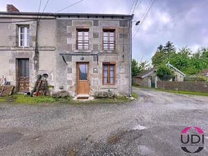 Maison dans un village calme