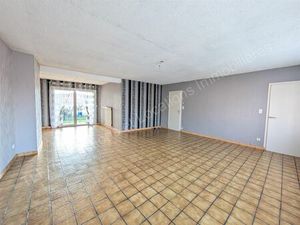 Maison avec 2 chambres (poss. 3)  3 garages et grand jardin Ouest