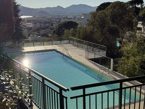 Grand T2 vue mer  parking et cave