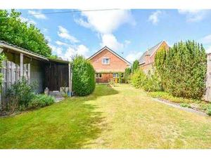 Charmante maison à rénover avec jardin dans un endroit privi