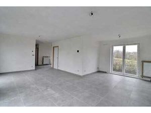 Logement neuf avec double garage et jardin