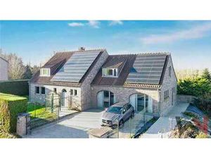 Grande villa avec beau potentiel