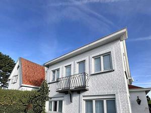 Trois appartements + jardin + terrasse + garages box!