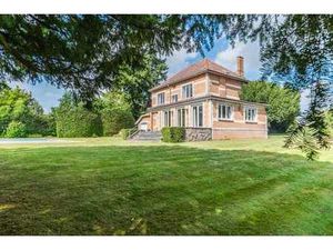 Élégante villa sur un terrain de 55 ares