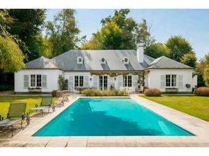 KRAAINEM  dans une rue calme du quartier de Baron Huart