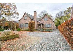 Villa grandiose située dans un quartier résidentiel à Steeno