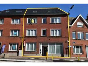 Opbrengsteigendom met Twee Appartementen in Centrum Zottegem