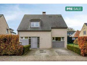 Villa individuelle dans un quartier résidentiel calme à Stro