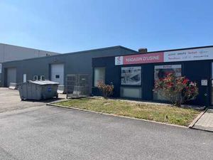 Entrepôt et bureaux/showroom/magasin-atelier