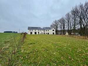 Maison moderne avec superbe jardin