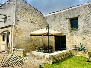 À vendre – Charmante maison en pierre entièrement rénovée à Val de Cognac