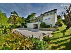 Maison d'Exception de 230m2 avec Piscine à Proximité du Centre-Ville de Brive