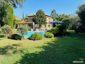 Villa 6 Pièces 170 M2 sur un de 2000 M2 avec Piscine