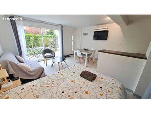 Joli studio avec terrasse  parking et jardin à Agen