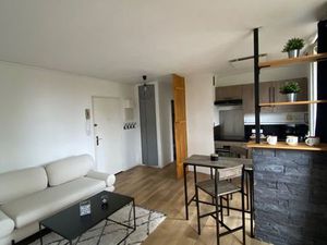 à LOUER T2 meublé entièrement rénové + Balcon + Parking + Cave Secteur : Côté pavée / La t