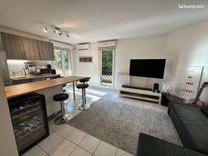 T3 meublé avec une terrasse et parking