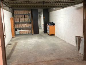 Grand box meublé 22m2