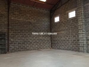 Parking/box 1 pièce 114 m²