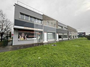 Location commerce 590 m² à Décines-Charpieu (69150)