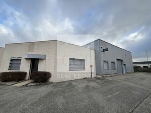 Location commerce 234 m² à Vaulx-en-Velin (69120)