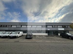 Location commerce 430 m² à Vaulx-en-Velin (69120)