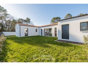 Villa neuve et lumineuse entre forêt et océan