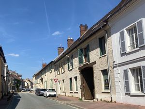 NOUVEAUTÉ - 2 PIÈCES RENOVÉ PLEIN CENTRE VILLE DE BONNELLES