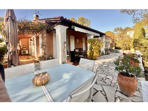 Villa de plain pied 3 pièces principales et un studio indépendant de 30 m² sur un terrain 