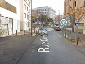 Place de Parking Sécurisée un garage fermé - Résidence Les Docks libres