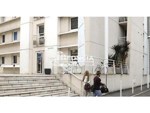 STUDIO AU CALME FACE REMPART