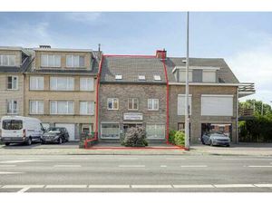 Handelspand met ruime woonst te koop in Ekeren