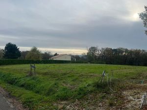 Vente terrain 1396 m² à Léguillac-de-l'Auche (24110)  46 880 €