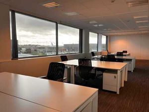 Open space avec vue sur la piste