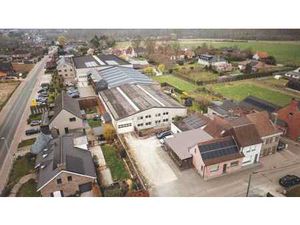 Immeuble commercial avec logement en option à louer à Dikke