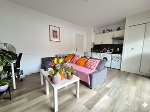 LILLE REPUBLIQUE/LIBERTE : JOLI T2 de 37 80M² AVEC TERRASSE  PARKING ET CAVE